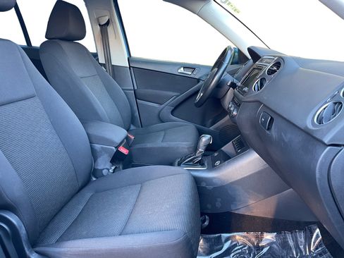 Used 2017 Volkswagen Tiguan Limited w/ Premium Package image 15