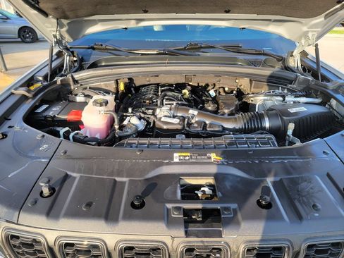 Used 2023 Jeep Grand Cherokee Altitude RWD image 9