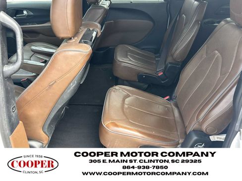 Used 2017 Chrysler Pacifica Limited w/ UConnect Theater Package FWD image 19