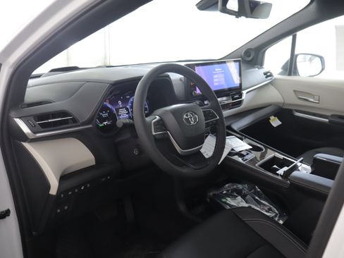 New 2026 Toyota Sienna Platinum AWD/4WD image 12