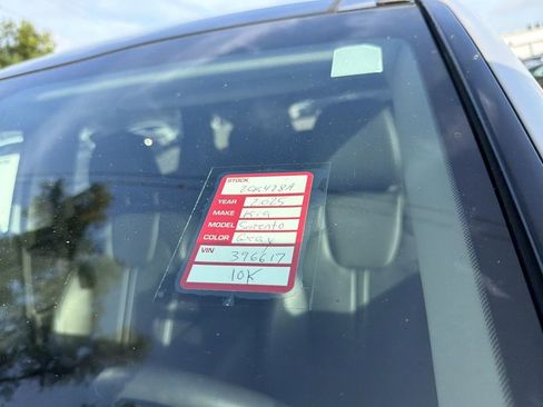 Certified 2025 Kia Sorento S w/ Panoramic Sunroof Package FWD image 2