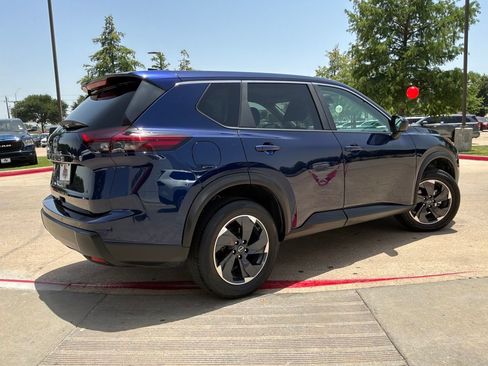 Used 2025 Nissan Rogue SV FWD image 6