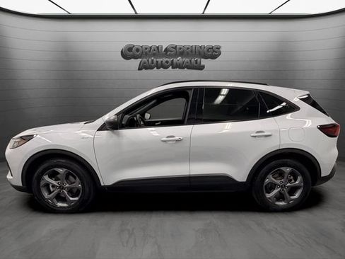 Used 2025 Ford Escape ST-Line FWD image 2