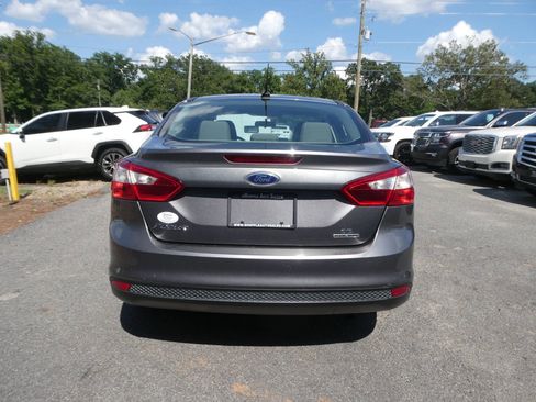 Used 2014 Ford Focus SE FWD image 6