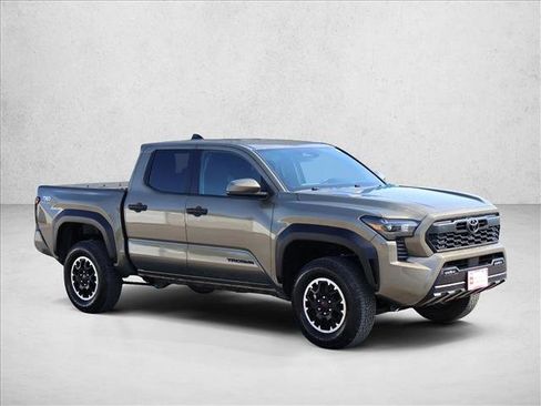 Certified 2025 Toyota Tacoma TRD Off-Road AWD/4WD image 3
