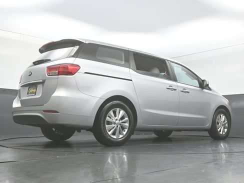 Used 2018 Kia Sedona L FWD image 44