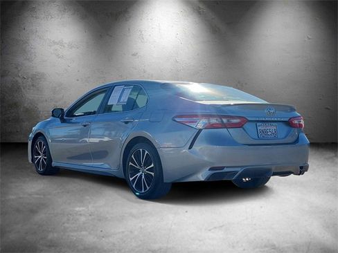 Used 2020 Toyota Camry SE image 4
