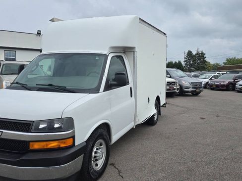Used 2017 Chevrolet Express 3500 w/ Chrome Appearance Package RWD image 62