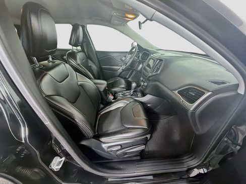 Used 2019 Jeep Cherokee Latitude Plus FWD image 32