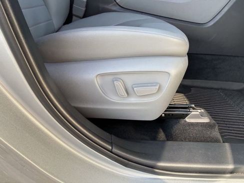 Used 2022 Toyota Highlander XLE FWD image 37