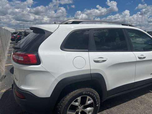 Used 2016 Jeep Cherokee Trailhawk w/ Cold Weather Group AWD/4WD image 13