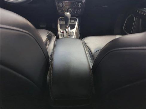 Used 2017 Jeep Compass Latitude w/ Popular Equipment Group FWD image 14