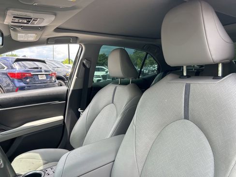 Used 2022 Toyota Camry XLE w/ Navigation Package FWD image 10