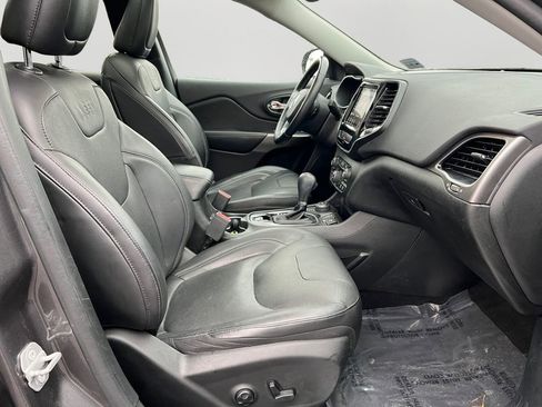 Used 2019 Jeep Cherokee Limited image 8