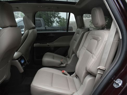 Used 2023 Lincoln Aviator Reserve w/ Equipment Group 201A AWD/4WD image 13