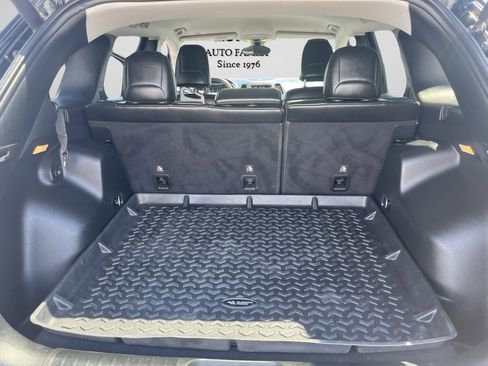 Used 2019 Jeep Cherokee Trailhawk w/ Comfort/Convenience Group AWD/4WD image 9