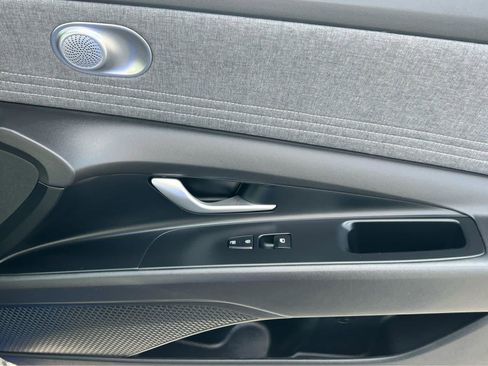 Certified 2024 Hyundai Elantra Limited FWD image 17