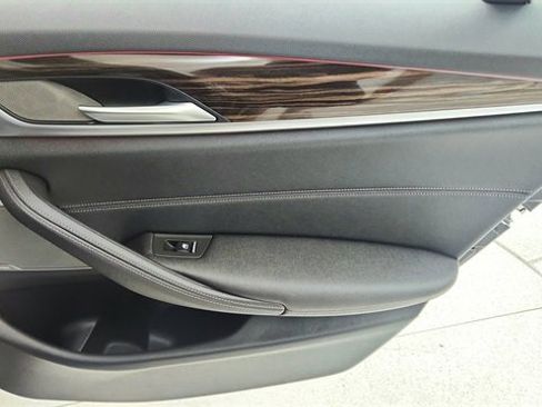 Used 2023 BMW 530e xDrive w/ Premium Package image 27