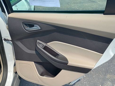 Used 2014 Ford Focus SE FWD image 18