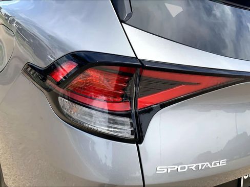 Used 2024 Kia Sportage LX FWD image 30