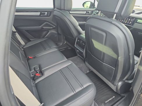 Used 2023 Porsche Cayenne Platinum Edition AWD/4WD image 13