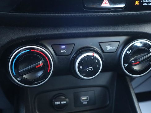 Used 2021 Hyundai Venue SE image 65