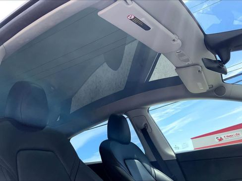 Used 2022 Tesla Model Y Performance image 31