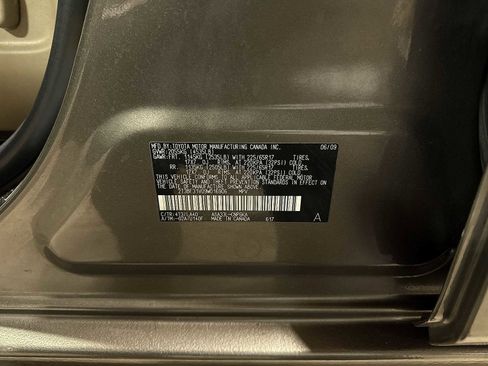 Used 2009 Toyota RAV4 Limited image 13