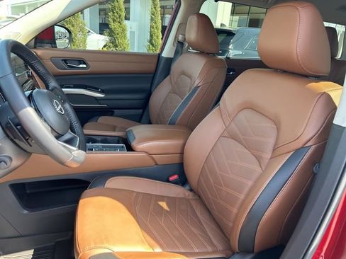 Used 2023 Nissan Pathfinder Platinum image 23