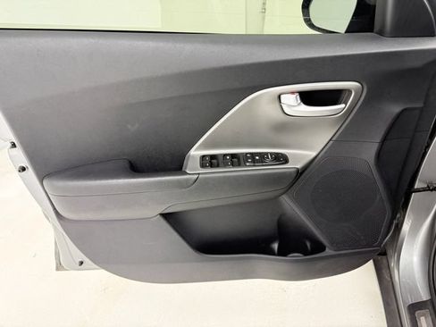 Used 2022 Kia Niro LX FWD image 15