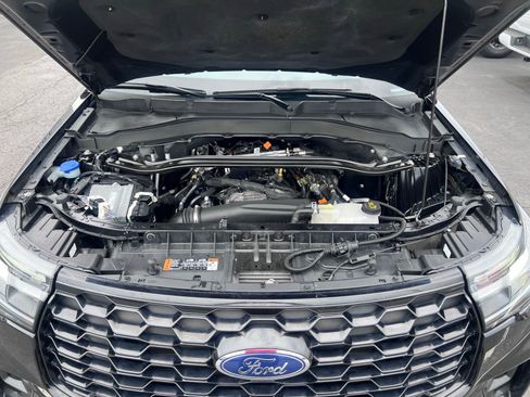 Used 2025 Ford Explorer ST-Line w/ Premium Package image 3