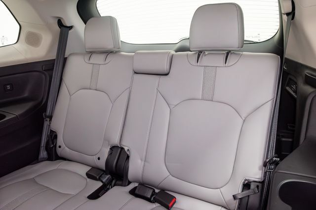 Used 2025 Honda Pilot Touring image 24