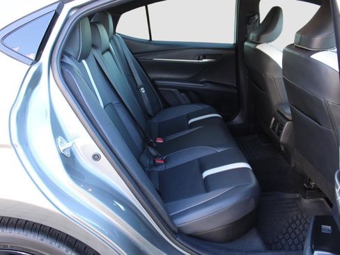 Used 2025 Toyota Camry SE image 33