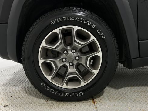 Used 2020 Jeep Cherokee Trailhawk image 37