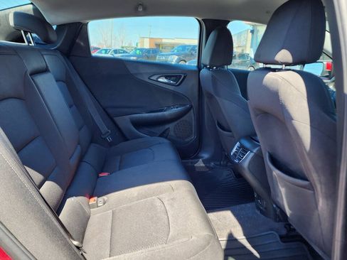 Used 2018 Chevrolet Malibu LT w/ Driver Confidence Package FWD image 17