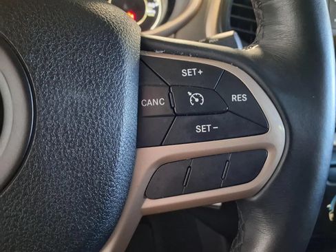 Used 2017 Jeep Cherokee Sport FWD image 23
