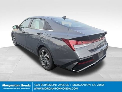Used 2025 Hyundai Elantra SEL FWD image 7