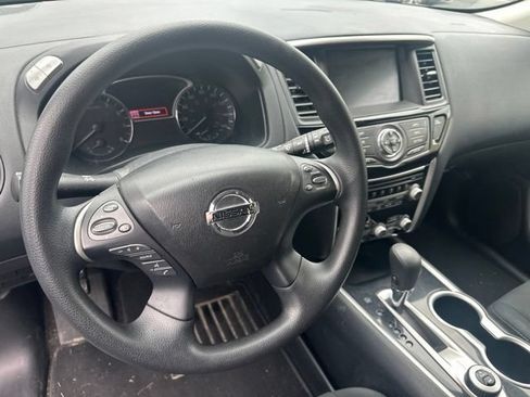 Used 2018 Nissan Pathfinder S AWD/4WD image 17
