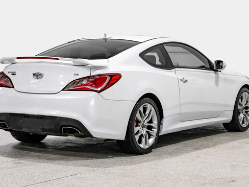Used 2013 Hyundai Genesis 3.8 RWD image 6