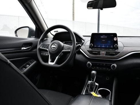 Used 2024 Nissan Altima 2.5 SV FWD image 18