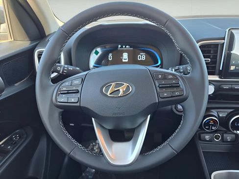 Used 2025 Hyundai Venue SEL FWD image 24