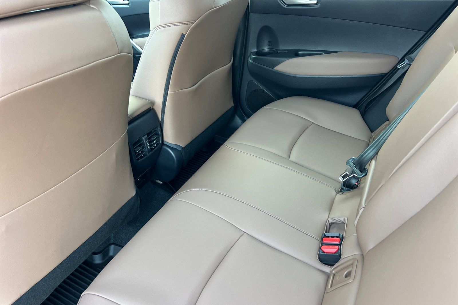 Used 2026 Toyota Corolla Cross XLE w/ Convenience Package FWD image 12