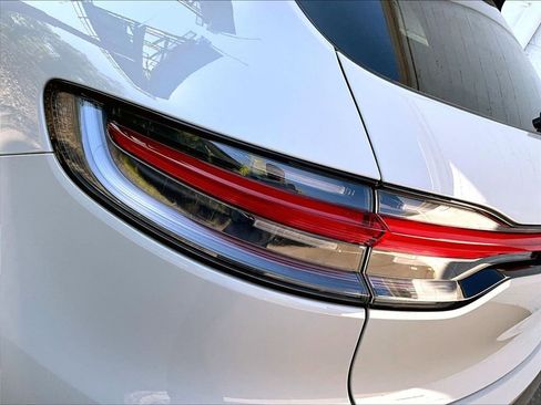 Certified 2023 Porsche Macan AWD/4WD image 31