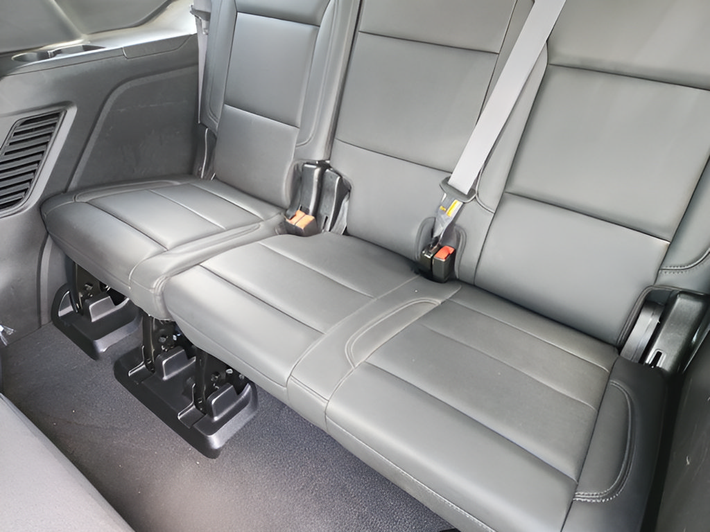 Used 2024 Chevrolet Tahoe Z71 w/ Luxury Package AWD/4WD image 39