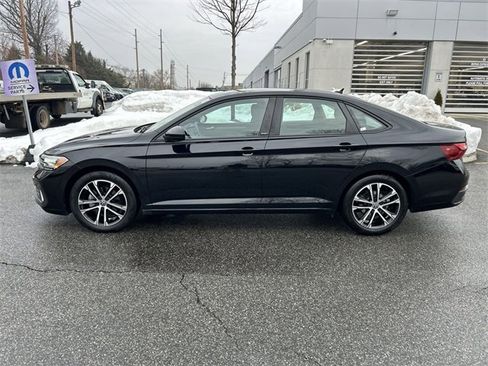 Used 2023 Volkswagen Jetta Sport image 5