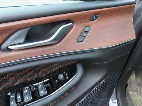 Used 2023 Jeep Grand Cherokee Summit w/ Luxury Tech Group V image 13