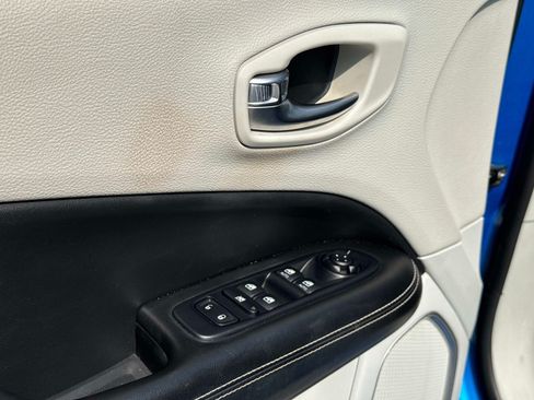 Used 2019 Jeep Compass Latitude w/ Popular Equipment Group FWD image 20