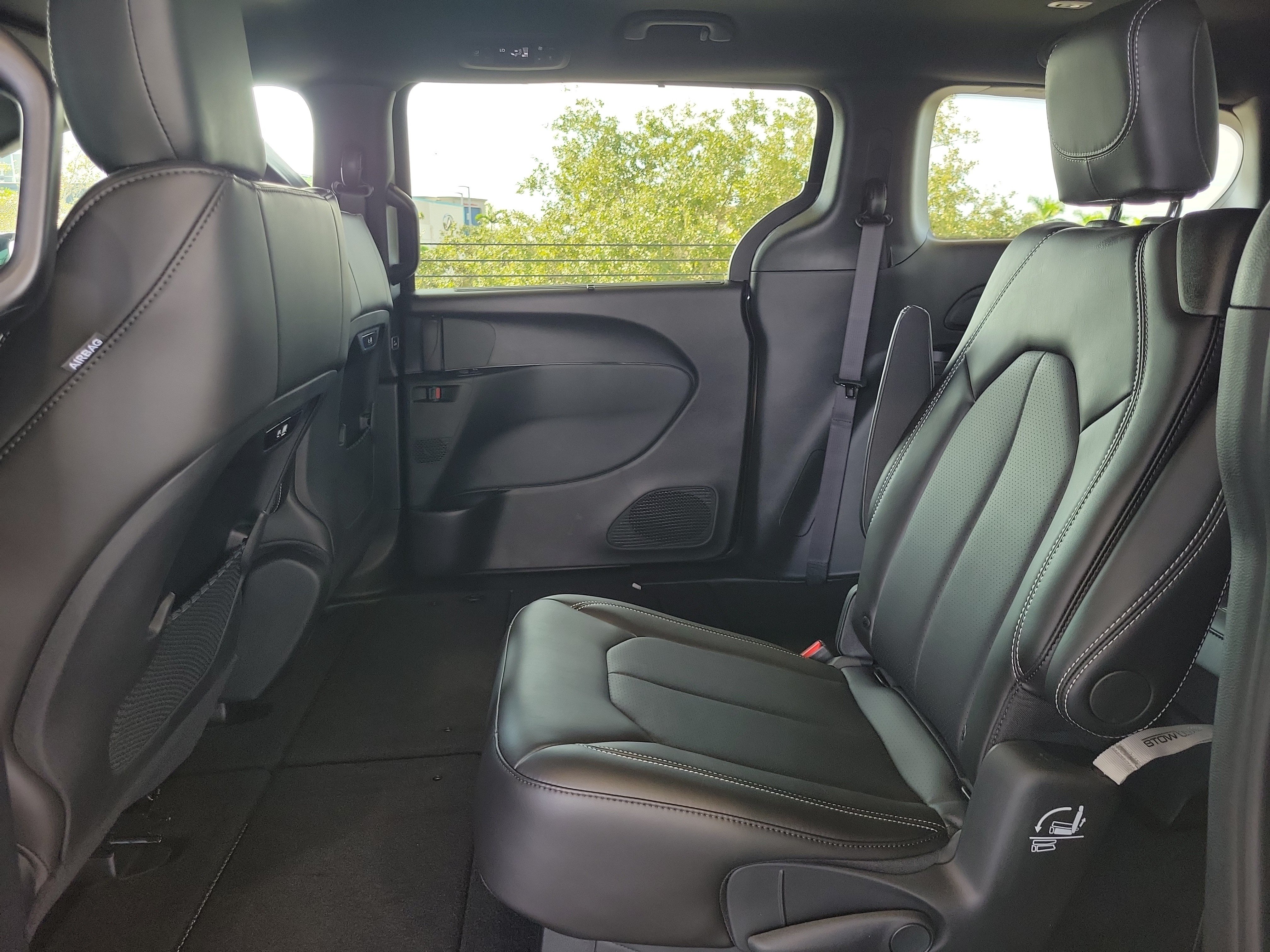 New 2026 Chrysler Pacifica Select w/ S Appearance Package FWD image 9