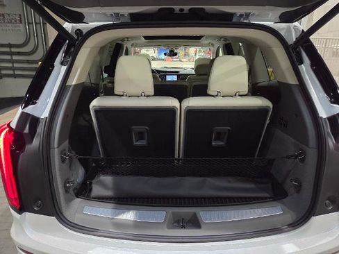 Used 2024 Cadillac XT6 Premium Luxury w/ Technology Package image 13