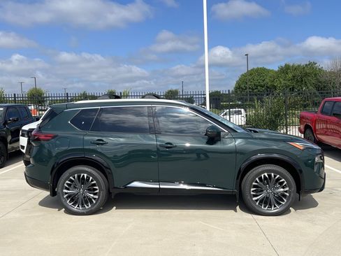New 2026 Nissan Rogue Platinum w/ Platinum Premium Package AWD/4WD image 3